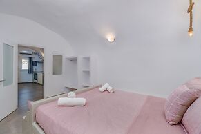 Santorini Fira Oasis