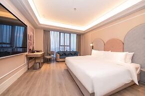 Mercure Xinyang East Railway Station