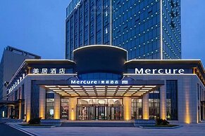 Mercure Xinyang East Railway Station