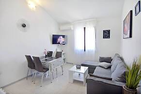 Quiet Holiday Apartment With Balcony