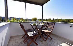 Quiet Holiday Apartment With Balcony