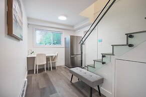 Sunny 1BR Detached Suite