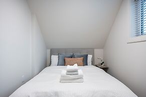 Sunny 1BR Detached Suite