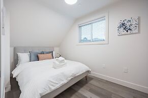 Sunny 1BR Detached Suite