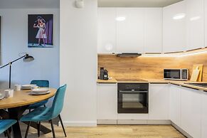 LILY APART the Big Screen Apartment