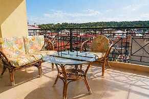 Central Grevena Retreat With Mountain Views