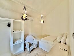 Villa White Orchid