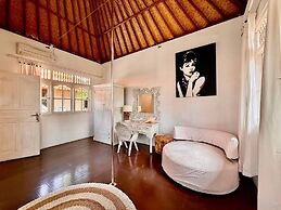 Villa White Orchid