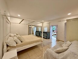 Villa White Orchid