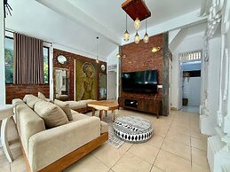 Villa White Orchid