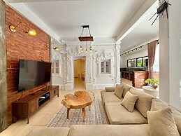 Villa White Orchid