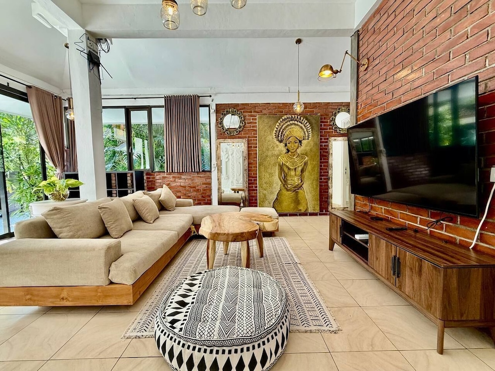 Villa White Orchid