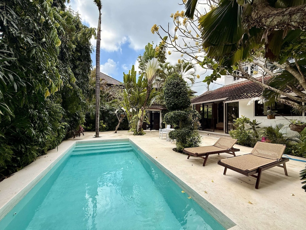 Villa White Orchid