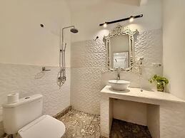 Villa White Orchid
