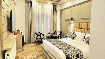 Hotel Twin Towers By Defoy