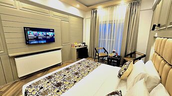 Hotel Twin Towers By Defoy