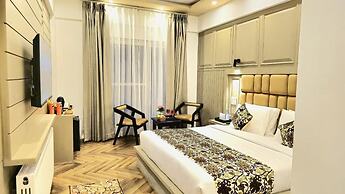 Hotel Twin Towers By Defoy