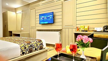 Hotel Twin Towers By Defoy