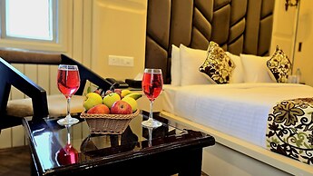 Hotel Twin Towers By Defoy