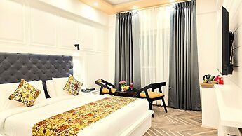 Hotel Twin Towers By Defoy