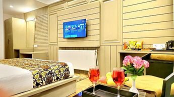 Hotel Twin Towers By Defoy