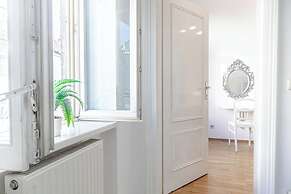 Cozy 2BR Apt Near Vienna Center