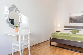 Cozy 2BR Apt Near Vienna Center