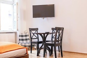 Cozy 2BR Apt Near Vienna Center