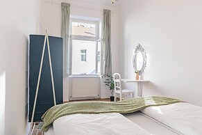 Cozy 2BR Apt Near Vienna Center