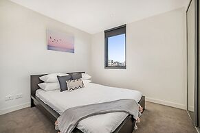 Comfy 2-bed Balcony Unit Near Chapel St