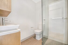 Comfy 2-bed Balcony Unit Near Chapel St