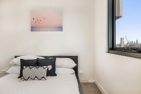 Comfy 2-bed Balcony Unit Near Chapel St