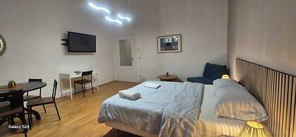 Comfortable 2BR Apt Near Vienna Center