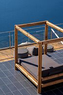 Gizis Cliffside Suites