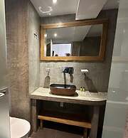 Gizis Cliffside Suites