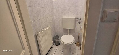 Modern 3BR Apt With Balcony City Center