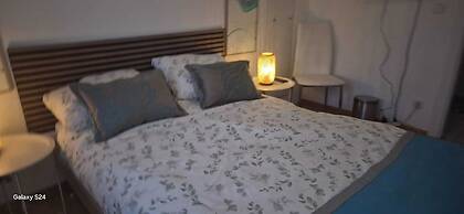 Modern 3BR Apt With Balcony City Center