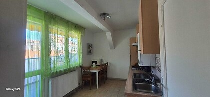 Modern 3BR Apt With Balcony City Center
