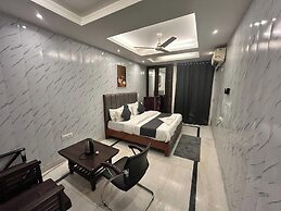 Hotel 82 Inn