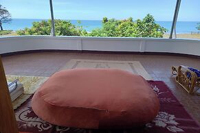 Seven Waves Beachfront