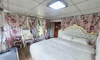 Merlin Hut & Farm