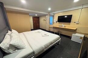 Pratunam Family House
