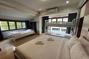 Pratunam Family House