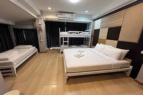 Pratunam Family House