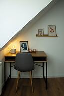Moderne Stadt Zimmer mit eigenem Bad