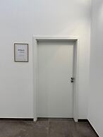 Moderne Stadt Zimmer mit eigenem Bad