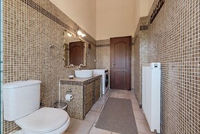 Skine Villa