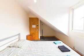 Pebbles Guest House - Flat 7