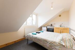 Pebbles Guest House - Flat 7