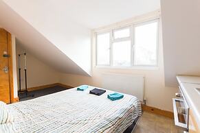 Pebbles Guest House - Flat 7
